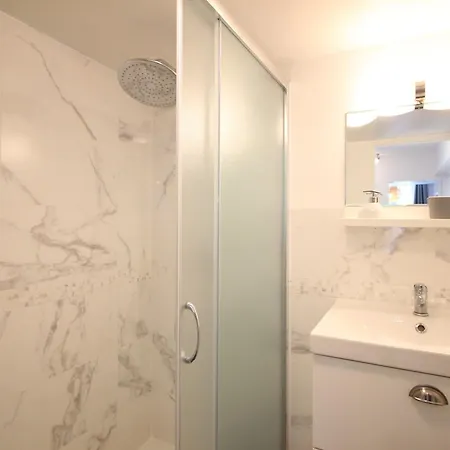 Apartment T3 Lumineux, 5 Pers, Jardin, Wifi, *